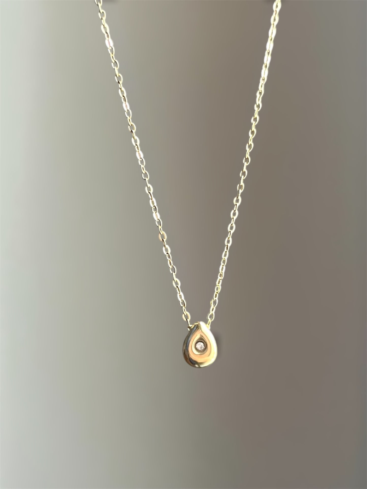 "Tear drop" ogrlica